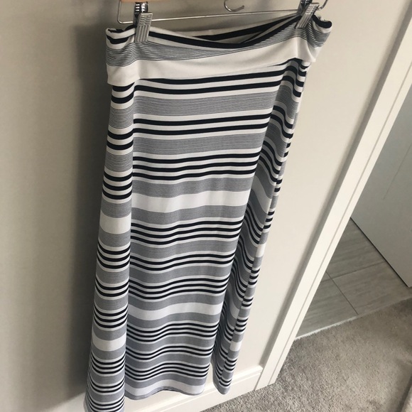 Striped Maxi Skirt 🖤 - Picture 1 of 3